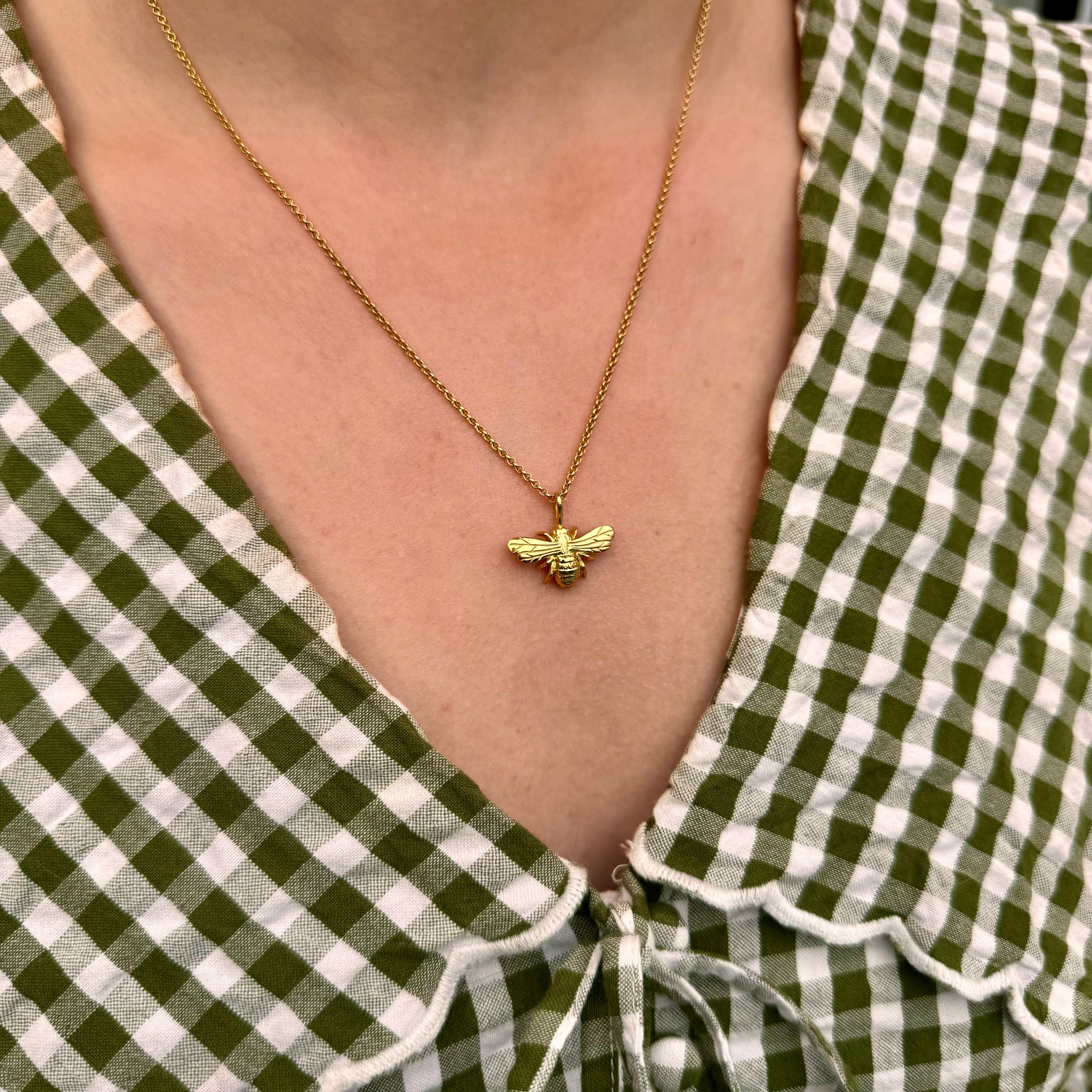 Bee Necklace (18ct Gold Plated) - Oliver Roberts Jewellery